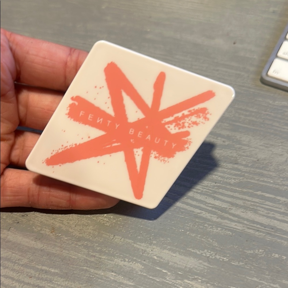 Fenty cheeks 05 Compact